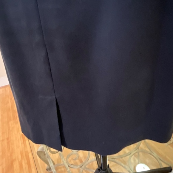 Tahari, size 4, black summer weight business/office dress. - Picture 4 of 6